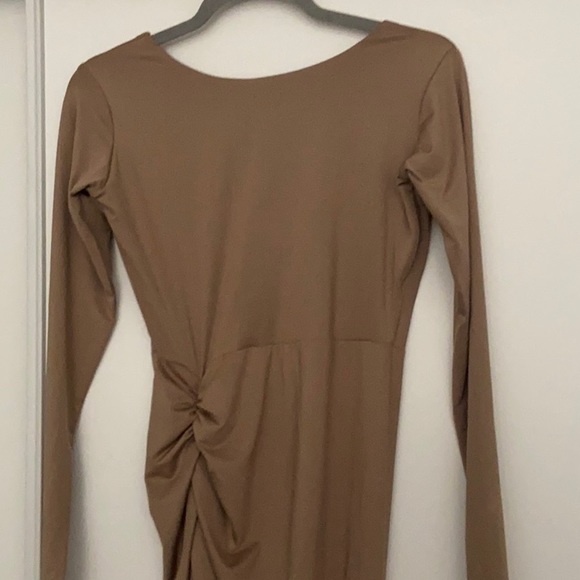 REDUCED! Lioness Backless Champagne Gown, Small - Picture 4 of 5